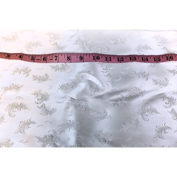 1 Yard 36" x 45" White on White Satin Sewing Fabric Unbranded Feather Fern Leaf - Picture 2 of 2